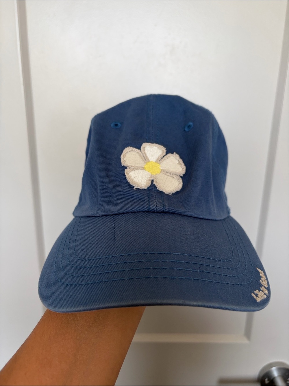 LIFE IS GOOD DAISY TATTERED CHILL CAP BLUE WOMEN’S OS